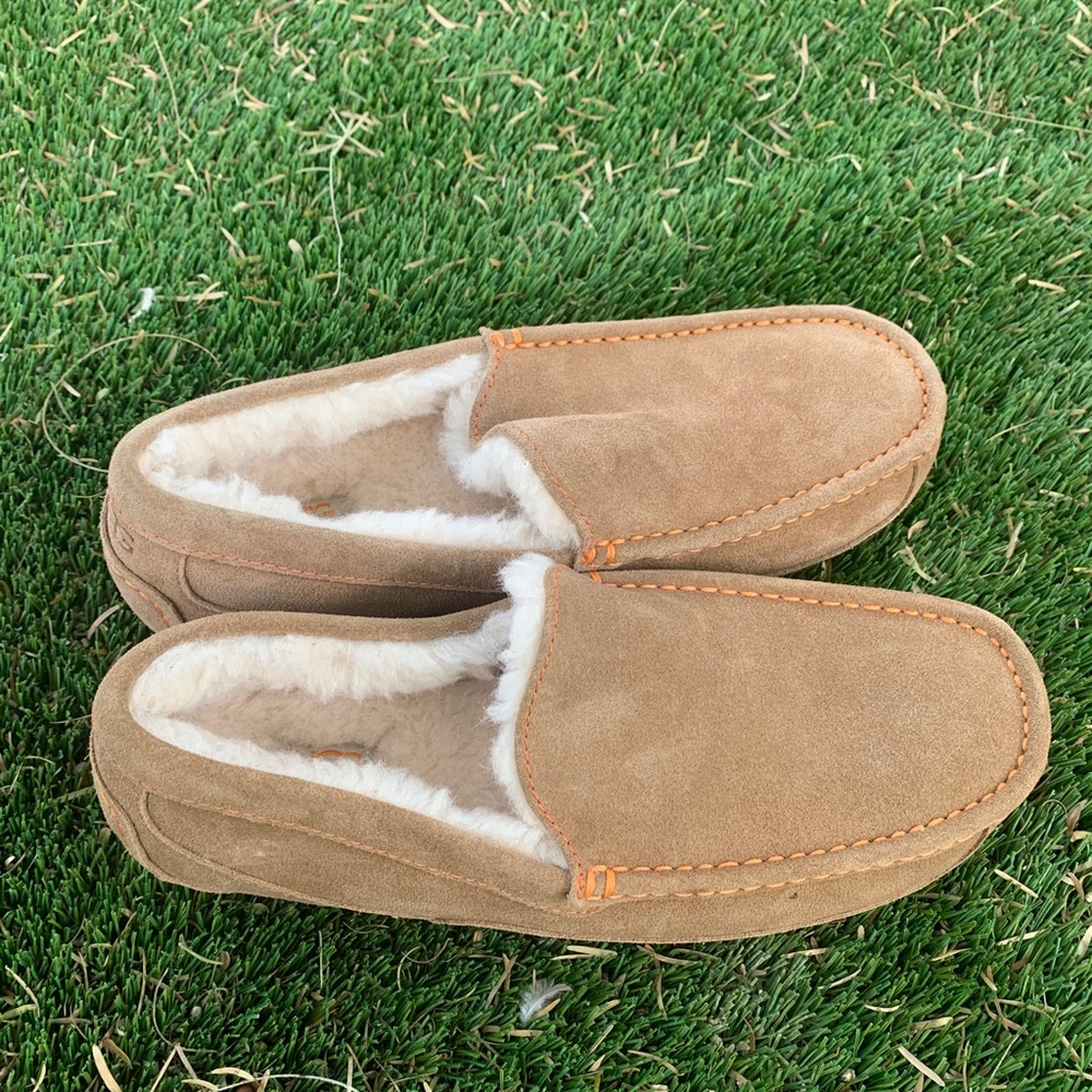 Men’s UGG Ascot Suede slippers sz 9
